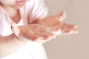 The Advantages and Disadvantages of Washing Hands with Hand Soap